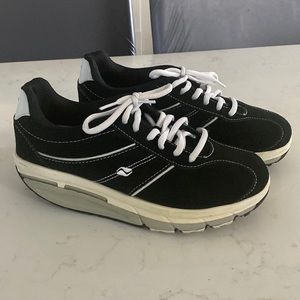 Dr. Scholl’s Tennis Style Lifestyle Shoes (Size 8W)